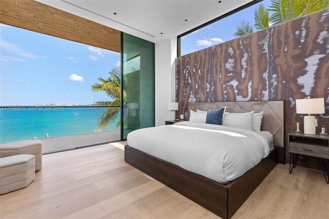 Building Photo - 825 E Dilido Dr