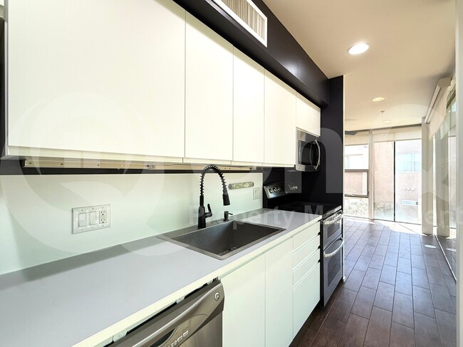 Building Photo - 7047 E Earll Dr