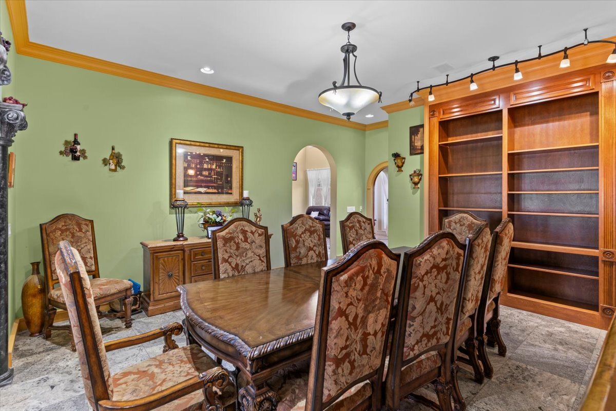 Building Photo - 200 Asphodel Dr