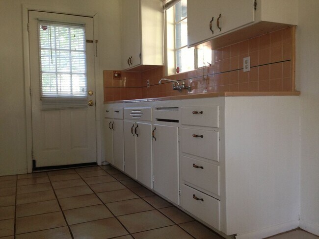 Building Photo - Spacious 3BR Tempe Home with Lush Yard & Irrigation – Available July 1!