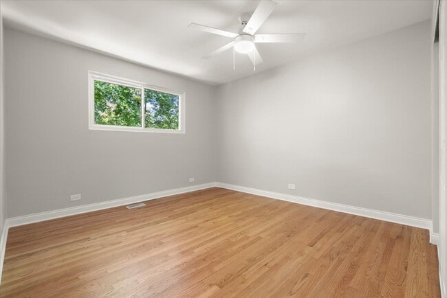 Building Photo - 1702 N Drury Ln
