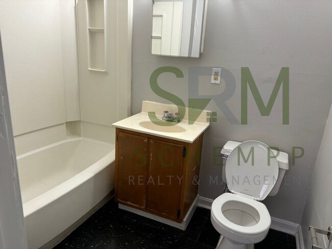 Building Photo - First floor 1 bedroom in West Louisville! Section 8 Accepted