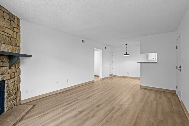 Building Photo - Updated 1BD/1BA Condo in DTC – Available Now!