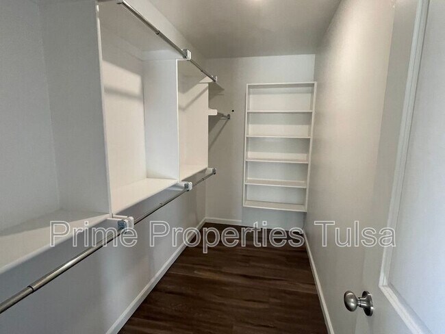 Building Photo - 1517 Rosewood Dr