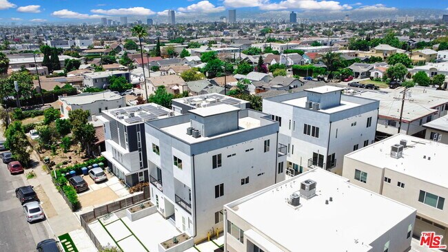 Building Photo - 4547 Saturn St