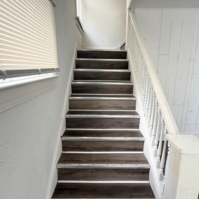 Building Photo - 3866 W 41st St