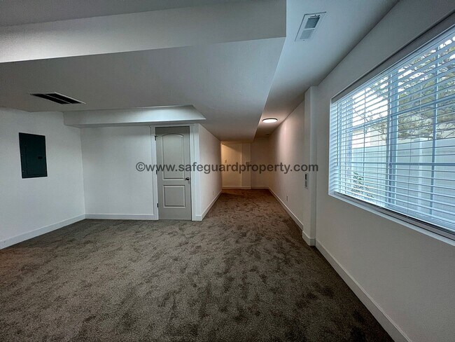 Building Photo - Newer 4 Bedroom Home in West Jordan