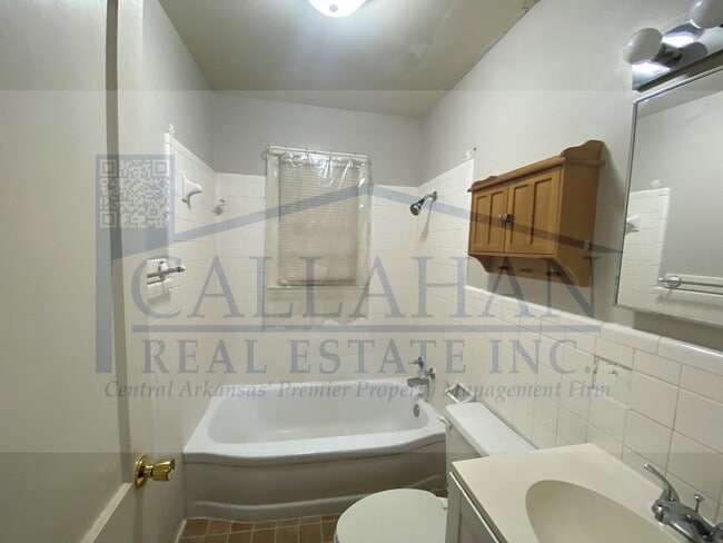 Building Photo - 2 Bedroom Duplex