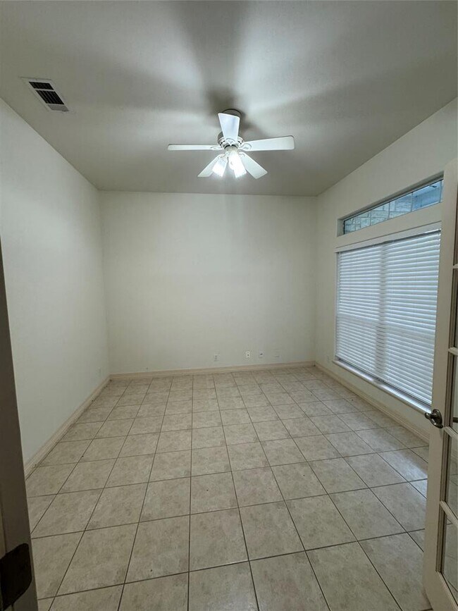 Building Photo - 13700 Madrone Mountain Way