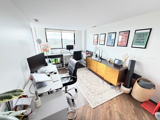 Building Photo - 2012 W Saint Paul Ave