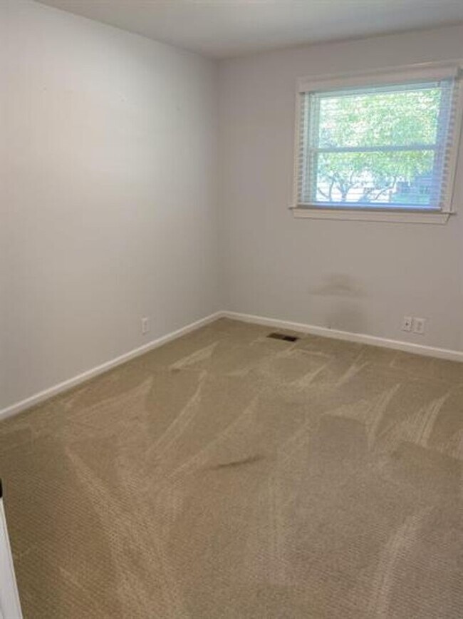 Building Photo - 373 Margo Ln