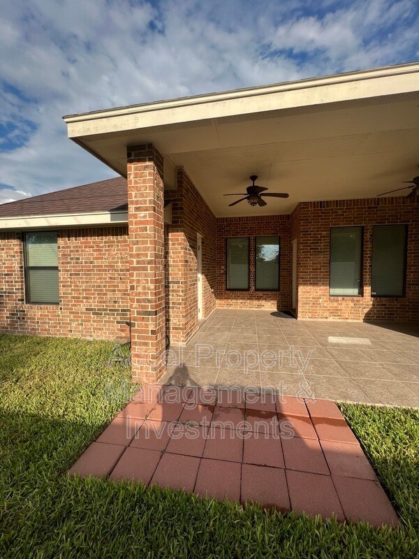 Building Photo - 711 N Abbott Ave