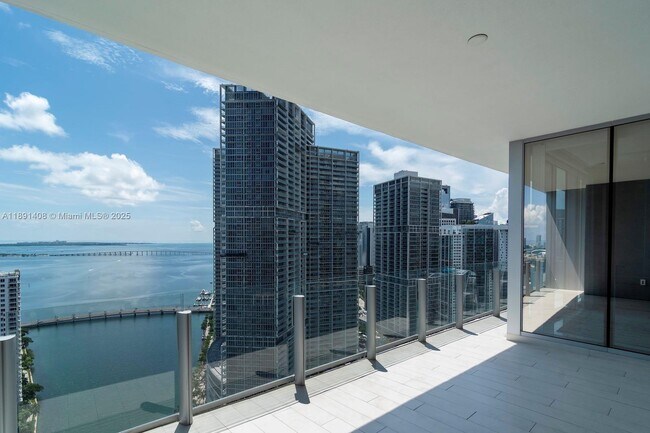Primary Photo - 300 Biscayne Blvd Way