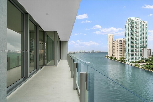 Building Photo - 300 Biscayne Blvd Way