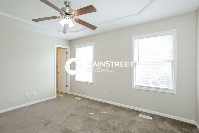 Building Photo - 3 Bedroom Pet-Friendly Home in Leavenworth, KS with Main Street Renewal