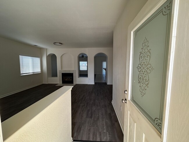 Building Photo - Spacious 4 bedroom home in Lemoore