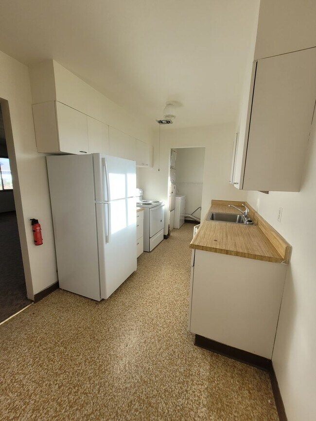 Building Photo - 1234/1236mitc