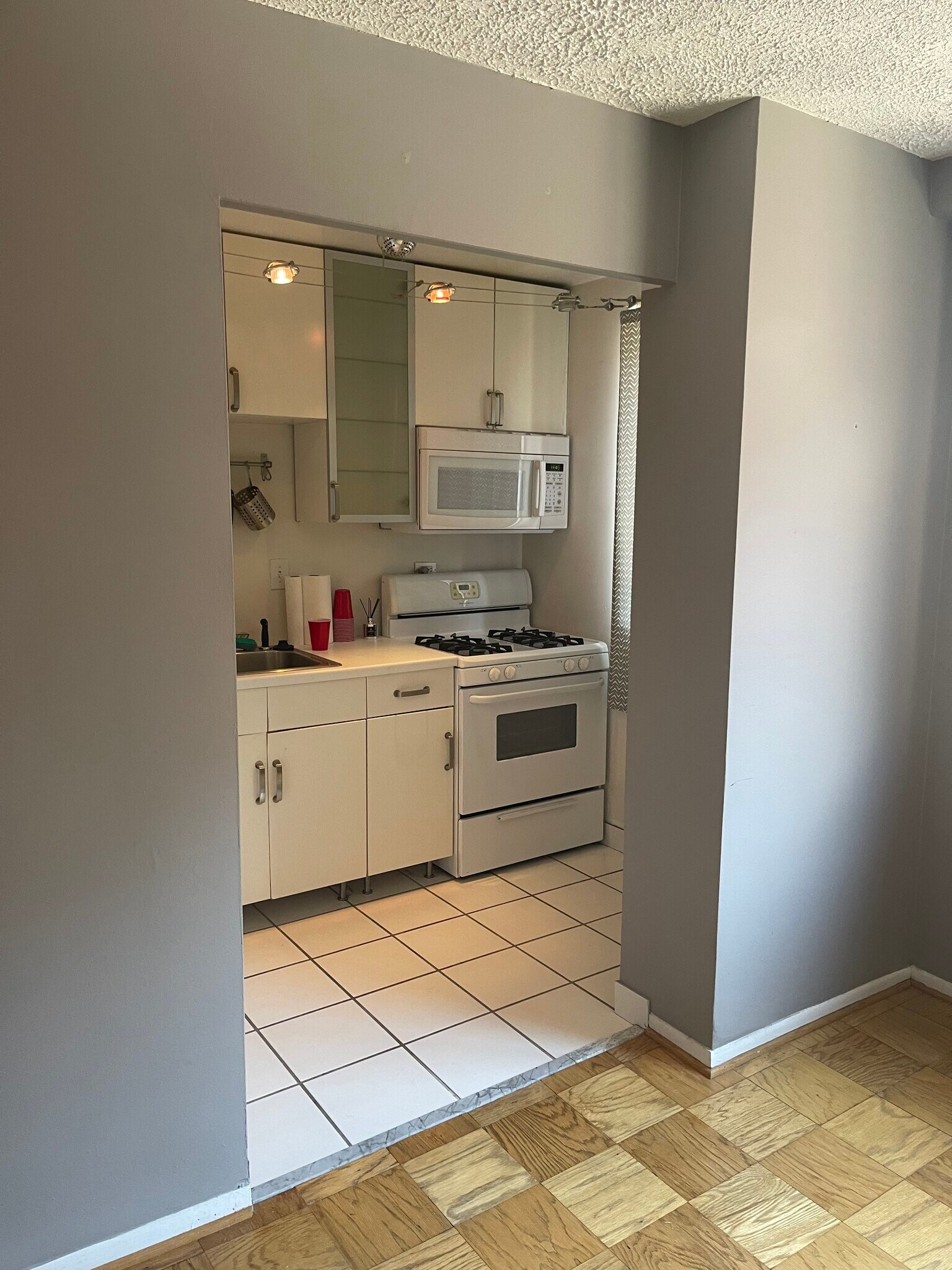 Kitchen - 1420 N St NW