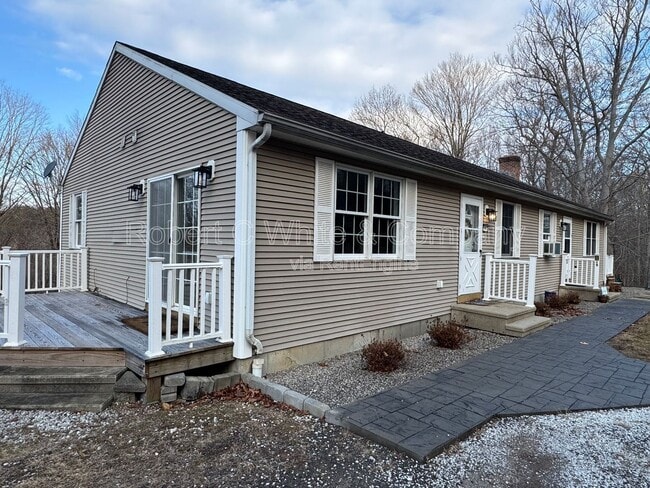 Building Photo - 94 Quiet Woods Rd