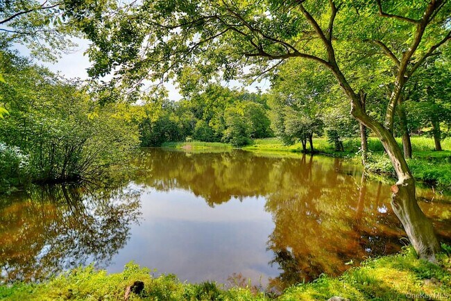 Building Photo - 16 Old Post Rd