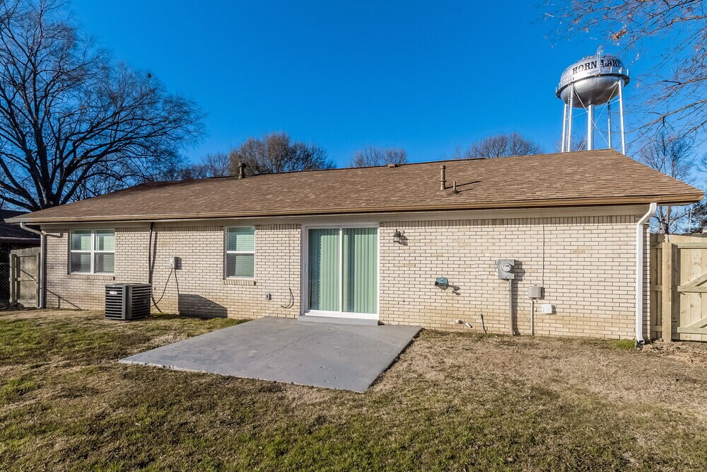 Building Photo - 5691 Briarwood Dr