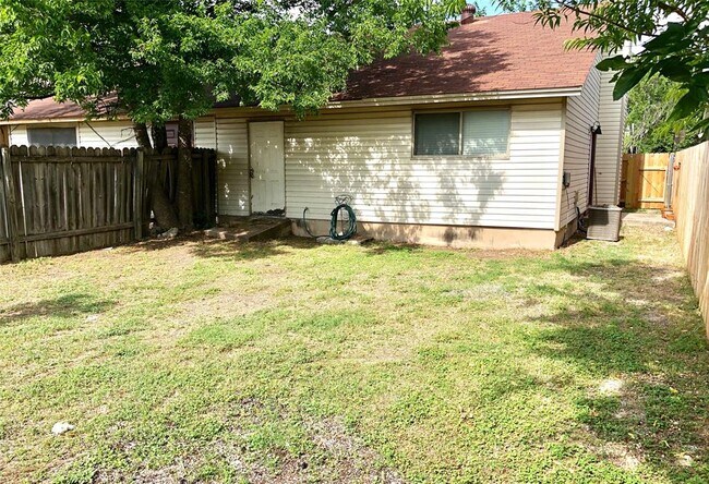 Building Photo - 10302 Annie Oakley Trail