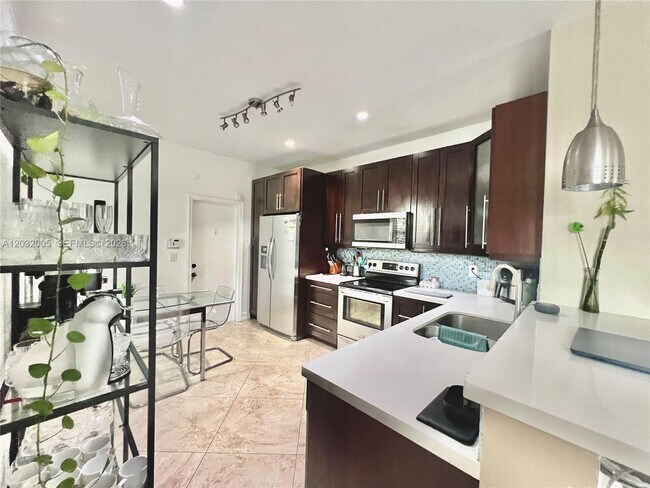 Building Photo - 2176 Salerno Cir