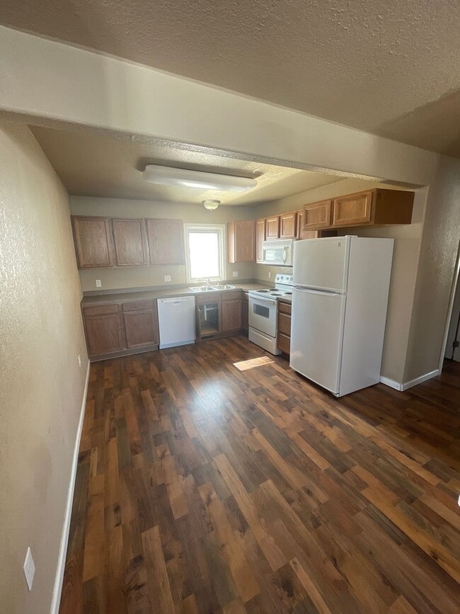 Building Photo - House- NW