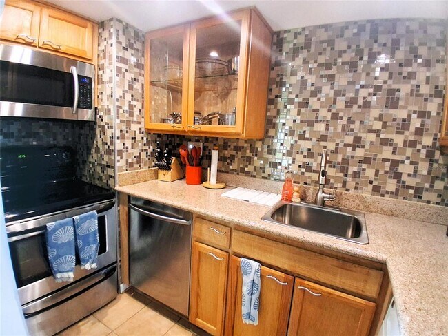 Building Photo - 2850 Gulf of Mexico Dr