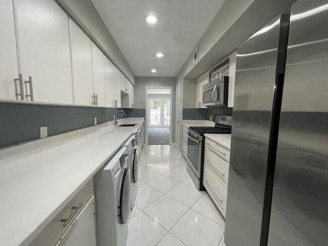 Building Photo - 15901 Archwood Ln