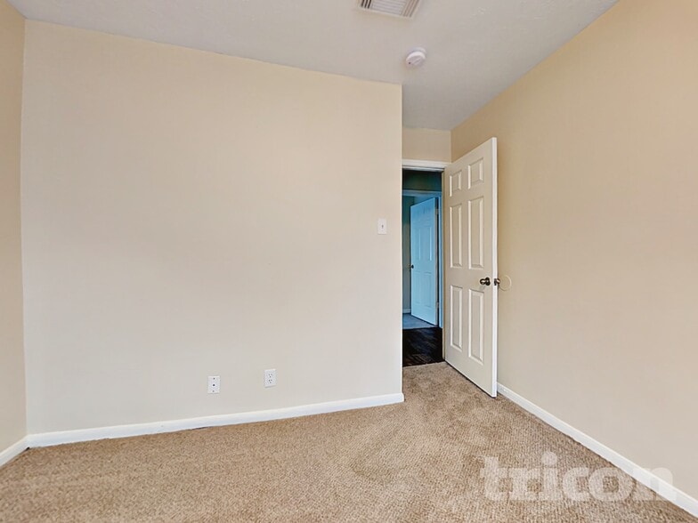 Building Photo - 20103 Bambiwoods Dr