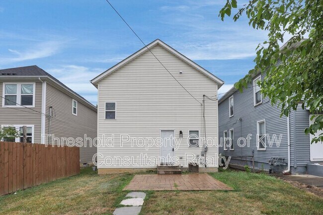 Building Photo - 1352 N 6th St