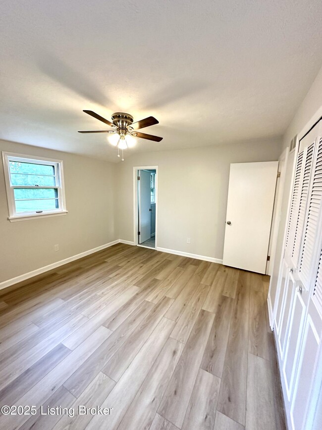 Building Photo - 6203 Lynnchester Dr