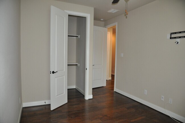 Building Photo - 27619 Lodgemist Ct