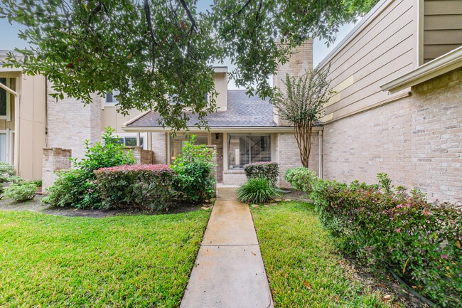 Building Photo - 11643 Village Place Dr