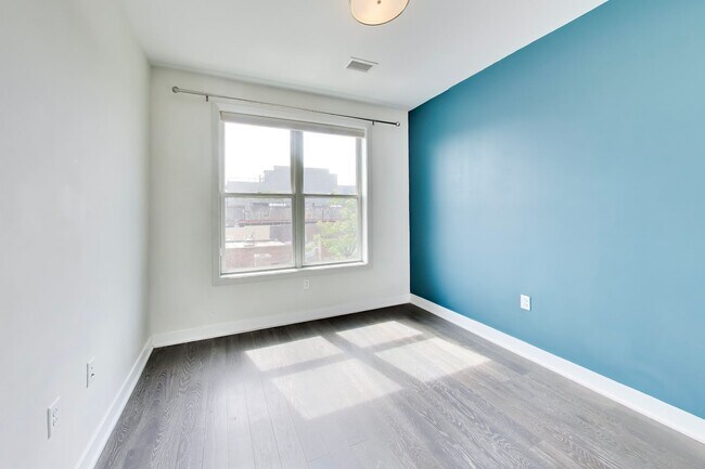 Building Photo - 1350 Maryland Ave NE
