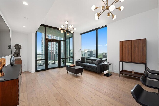 Building Photo - 70 Rainey St