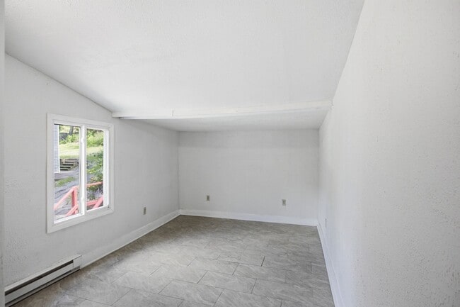 Building Photo - 2822 Salisbury St