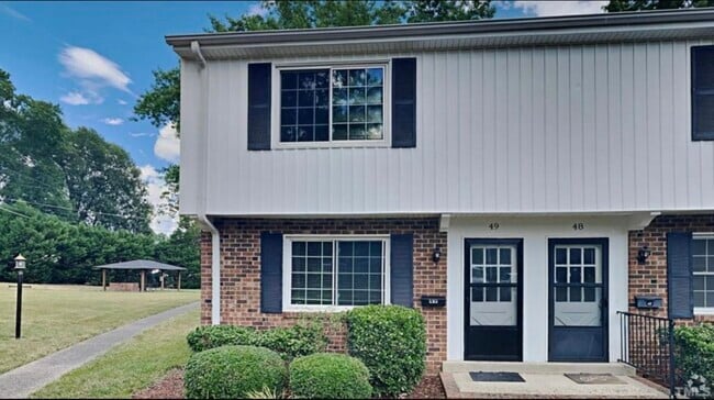 Building Photo - 1002 Willow Dr