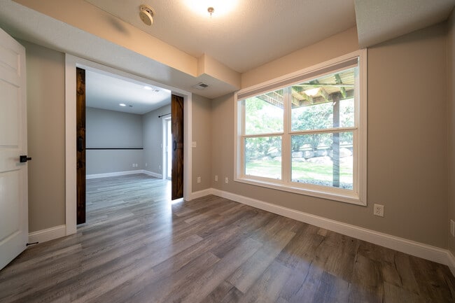 Building Photo - 5008 Bluff Heights Trail SE