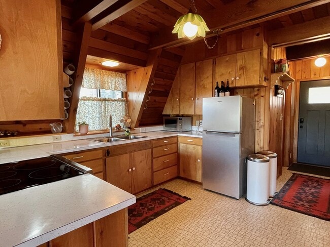 Building Photo - 2780 SW Breakers Dr