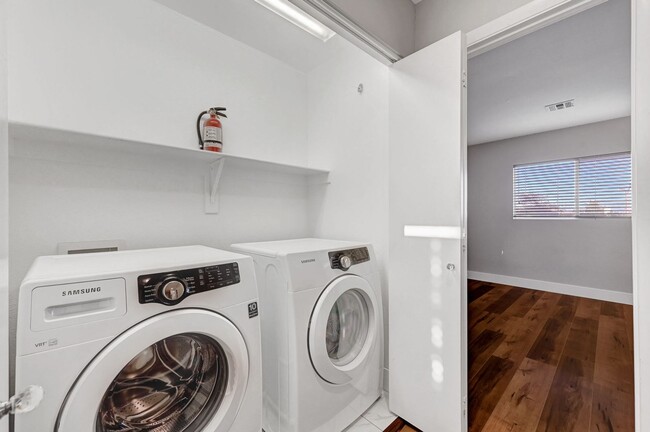 Building Photo - Remodeled Three Bedroom in Summerlin! No carpet!