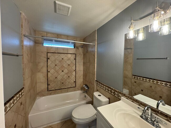 Building Photo - BEAUTIFUL TWO BEDROOM/ONE BATH HOME!