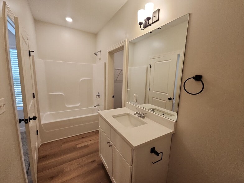 Building Photo - 390 N Liberty St