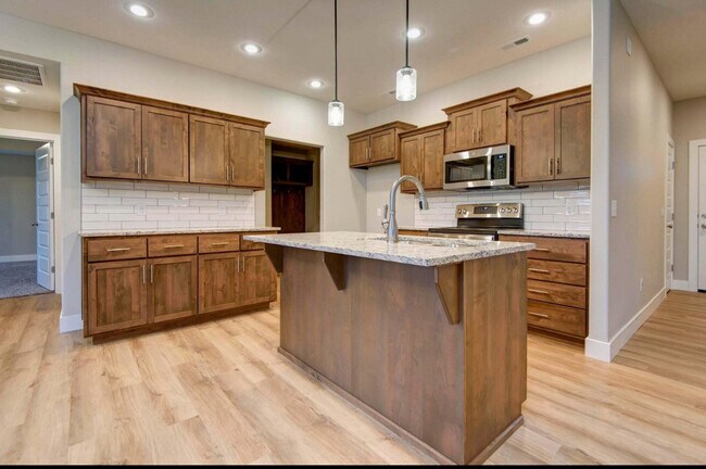 Building Photo - 698 Glenwood Ave