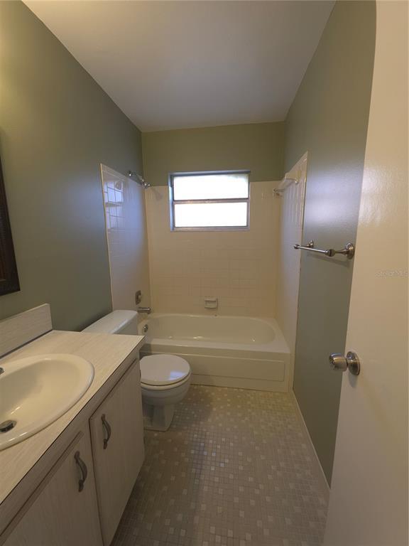 Building Photo - 7604 N Sanibel Cir