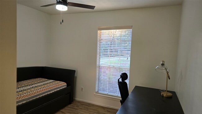 Building Photo - 2012 E Lacey Oak Cir