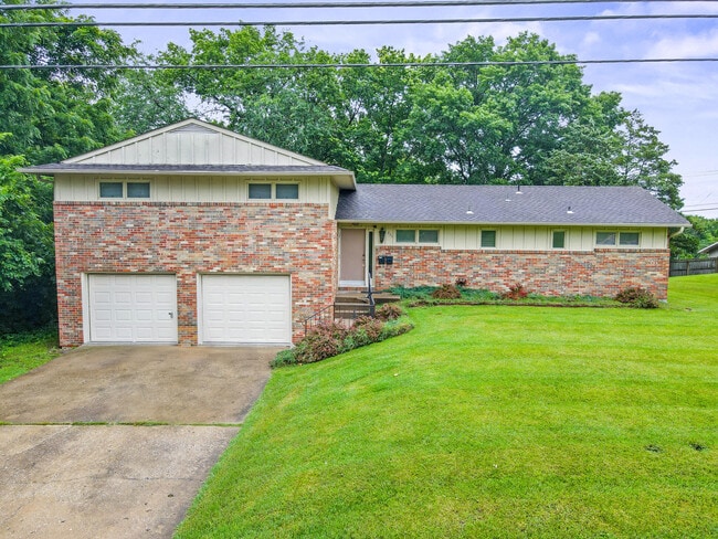 Primary Photo - 820 S Fairview Rd