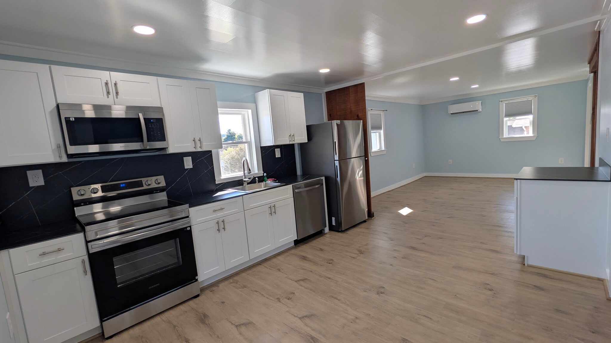 Building Photo - 207 Crowe Ave