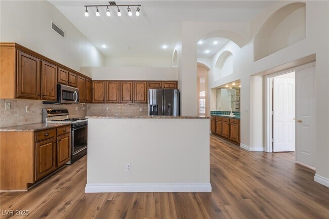 Building Photo - 8250 Fox Tail Way